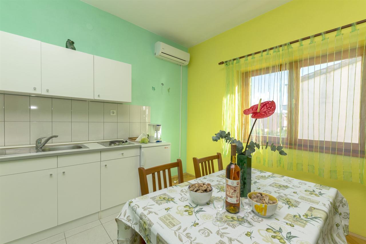 Apartments Albina Бродарица Экстерьер фото